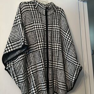 Jones New York bat wing outerwear sweater cape black white houndstooth L/XL